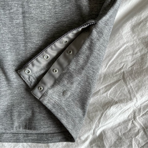 Lululemon Rulu turtleneck top, Size 2 - Picture 4 of 7